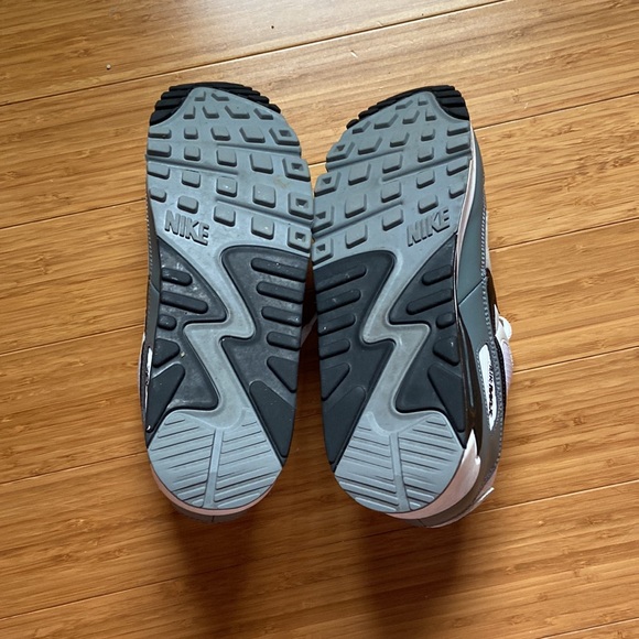 Nike Air Max 90 Peace Love Swoosh - Picture 9 of 16